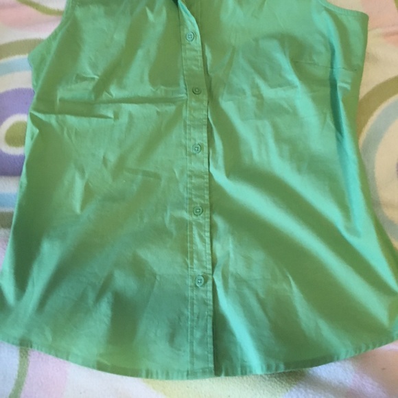 Old Navy Sleeveless Button-Down Shirt - Picture 2 of 4